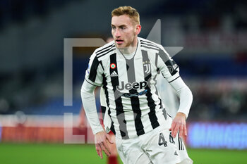 2022-01-09 - Dejan Kulusevski of Juventus in action during the Italian championship Serie A football match between AS Roma and Juventus FC on January 9, 2022 at Stadio Olimpico in Rome, Italy - AS ROMA VS JUVENTUS FC - ITALIAN SERIE A - SOCCER