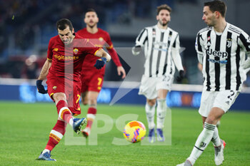2022-01-09 - Henrikh Mkhitaryan of Roma scores 2-1 goal during the Italian championship Serie A football match between AS Roma and Juventus FC on January 9, 2022 at Stadio Olimpico in Rome, Italy - AS ROMA VS JUVENTUS FC - ITALIAN SERIE A - SOCCER
