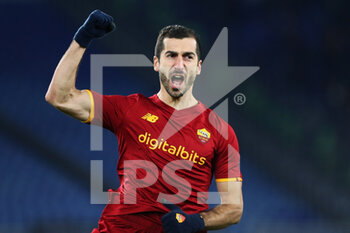 2022-01-09 - Henrikh Mkhitaryan of Roma celebrates after scoring 2-1 goal during the Italian championship Serie A football match between AS Roma and Juventus FC on January 9, 2022 at Stadio Olimpico in Rome, Italy - AS ROMA VS JUVENTUS FC - ITALIAN SERIE A - SOCCER