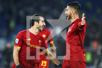 2022-01-09 - Henrikh Mkhitaryan of Roma (L) celebrates with Lorenzo Pellegrini (R) after scoring 2-1 goal during the Italian championship Serie A football match between AS Roma and Juventus FC on January 9, 2022 at Stadio Olimpico in Rome, Italy - AS ROMA VS JUVENTUS FC - ITALIAN SERIE A - SOCCER