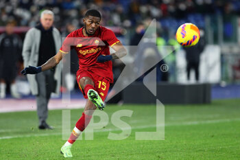 2022-01-09 - Ainsley Maitland-Niles of Roma during the Italian championship Serie A football match between AS Roma and Juventus FC on January 9, 2022 at Stadio Olimpico in Rome, Italy - AS ROMA VS JUVENTUS FC - ITALIAN SERIE A - SOCCER
