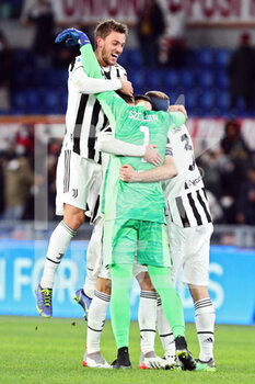 2022-01-09 - Players of Juventus celebrate at the end of the Italian championship Serie A football match between AS Roma and Juventus FC on January 9, 2022 at Stadio Olimpico in Rome, Italy - AS ROMA VS JUVENTUS FC - ITALIAN SERIE A - SOCCER