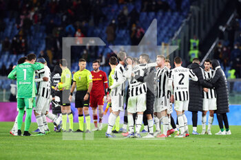 2022-01-09 - Players of Juventus celebrate at the end of the Italian championship Serie A football match between AS Roma and Juventus FC on January 9, 2022 at Stadio Olimpico in Rome, Italy - AS ROMA VS JUVENTUS FC - ITALIAN SERIE A - SOCCER