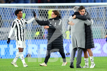2022-01-09 - Jose' Mourinho head coach of Roma (2R) and Paulo Dybala of Juventus (R) greet each other at the end of the Italian championship Serie A football match between AS Roma and Juventus FC on January 9, 2022 at Stadio Olimpico in Rome, Italy - AS ROMA VS JUVENTUS FC - ITALIAN SERIE A - SOCCER