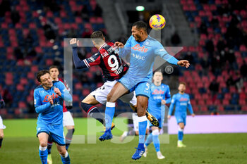 2022-01-17 - Juan Jesus (Napoli) in action against Bologna's Diego Falcinelli - BOLOGNA FC VS SSC NAPOLI - ITALIAN SERIE A - SOCCER