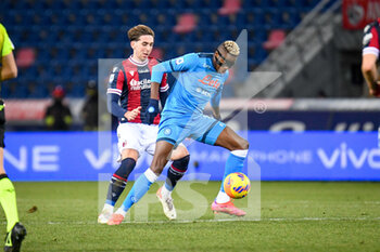 2022-01-17 - Victor Osimhen (Napoli) with mask in action thwarted by Bologna's Luis Binks - BOLOGNA FC VS SSC NAPOLI - ITALIAN SERIE A - SOCCER