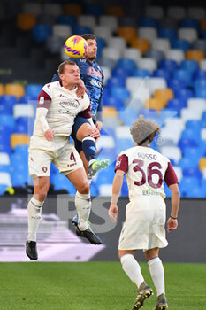 2022-01-23 - Salernitana's defender Pawel Jaroszynski jump for the ball with Napoli's defender Giovanni Di Lorenzo  - SSC NAPOLI VS US SALERNITANA - ITALIAN SERIE A - SOCCER