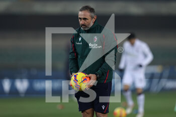 2022-01-21 - Luca Bucci, former player and current goalkeepers coach of Bologna FC, holds the ball in his hands - HELLAS VERONA FC VS BOLOGNA FC - ITALIAN SERIE A - SOCCER