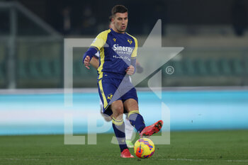 2022-01-21 - Nicolo Casale (Hellas Verona FC) in action - HELLAS VERONA FC VS BOLOGNA FC - ITALIAN SERIE A - SOCCER