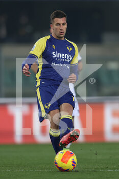 2022-01-21 - Nicolo Casale (Hellas Verona FC) in action - HELLAS VERONA FC VS BOLOGNA FC - ITALIAN SERIE A - SOCCER