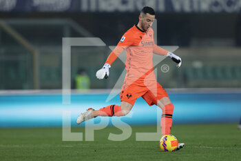 2022-01-21 - Lorenzo Montipo (Hellas Verona FC) in action - HELLAS VERONA FC VS BOLOGNA FC - ITALIAN SERIE A - SOCCER