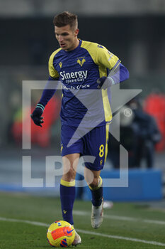 2022-01-21 - Darko Lazovic (Hellas Verona FC) in action - HELLAS VERONA FC VS BOLOGNA FC - ITALIAN SERIE A - SOCCER