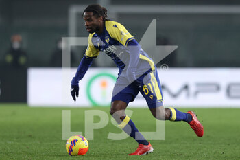 2022-01-21 - Adrien Tameze (Hellas Verona FC) in action - HELLAS VERONA FC VS BOLOGNA FC - ITALIAN SERIE A - SOCCER