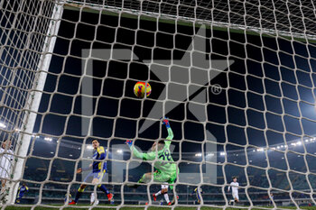 2022-01-21 - Nikola Kalinic (Hellas Verona FC) scores his side's second goal of the match - HELLAS VERONA FC VS BOLOGNA FC - ITALIAN SERIE A - SOCCER