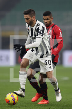 2022-01-23 - Rodrigo Bentancur (Juventus FC) is challenged by Junior Messias (AC Milan) - AC MILAN VS JUVENTUS FC - ITALIAN SERIE A - SOCCER