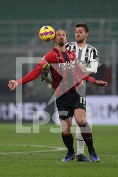 2022-01-23 - Zlatan Ibrahimovic (AC Milan) and Daniele Rugani (Juventus FC) battle for the ball  - AC MILAN VS JUVENTUS FC - ITALIAN SERIE A - SOCCER