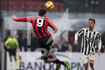 2022-01-23 - Olivier Giroud (AC Milan) header - AC MILAN VS JUVENTUS FC - ITALIAN SERIE A - SOCCER