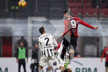2022-01-23 - Olivier Giroud (AC Milan) header - AC MILAN VS JUVENTUS FC - ITALIAN SERIE A - SOCCER