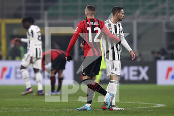 2022-01-23 - Ante Rebic (AC Milan) and Mattia De Sciglio (Juventus FC) shake hands - AC MILAN VS JUVENTUS FC - ITALIAN SERIE A - SOCCER