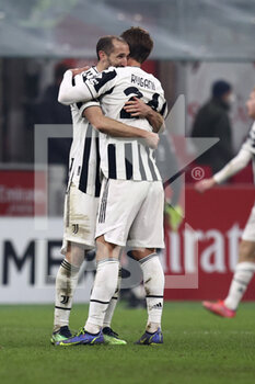 2022-01-23 - Giorgio Chiellini (Juventus FC) hugs Daniele Rugani (Juventus FC) - AC MILAN VS JUVENTUS FC - ITALIAN SERIE A - SOCCER