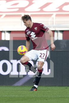 2022-01-23 - Mergim Vojvoda (Torino FC) in action - TORINO FC VS US SASSUOLO - ITALIAN SERIE A - SOCCER