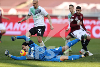 2022-01-23 - Andrea Consigli (U.S. Sassuolo) dives but misses the ball - TORINO FC VS US SASSUOLO - ITALIAN SERIE A - SOCCER