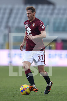 2022-01-23 - Mergim Vojvoda (Torino FC) in action - TORINO FC VS US SASSUOLO - ITALIAN SERIE A - SOCCER