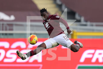 2022-01-23 - Wilfried Singo (Torino FC) in action - TORINO FC VS US SASSUOLO - ITALIAN SERIE A - SOCCER