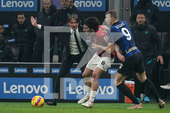 2022-02-05 - Sandro Tonali of AC Milan, Edin Dzeko of Fc Internazionale and Simone Inzaghi, head coach of Fc Internazionale during the Italian championship Serie A football match between FC Internazionale and AC Milan on February 5, 2022 at Giuseppe Meazza stadium in Milan, Italy - FC INTERNAZIONALE VS AC MILAN - ITALIAN SERIE A - SOCCER