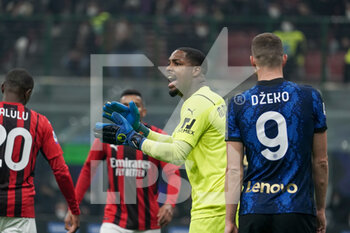 2022-02-05 - Mike Maignan of AC Milan during the Italian championship Serie A football match between FC Internazionale and AC Milan on February 5, 2022 at Giuseppe Meazza stadium in Milan, Italy - FC INTERNAZIONALE VS AC MILAN - ITALIAN SERIE A - SOCCER