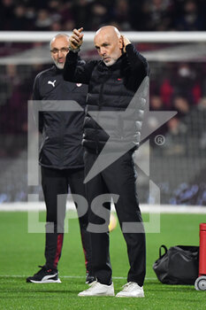 2022-02-19 - Milan's head coach Stefano Pioli walks on the pitch prior the match - US SALERNITANA VS AC MILAN - ITALIAN SERIE A - SOCCER