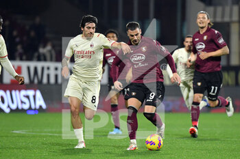 2022-02-19 - Milan's midfielder Sandro Tonali and Salernitana's forward Federico Bonazzoli in action - US SALERNITANA VS AC MILAN - ITALIAN SERIE A - SOCCER