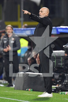2022-02-19 - Milan's head coach Stefano Pioli gestures - US SALERNITANA VS AC MILAN - ITALIAN SERIE A - SOCCER