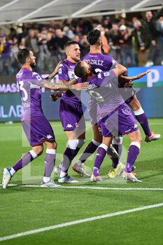 2022-05-09 - Fiorentina Team celebrating Gonzalez after his goal - ACF FIORENTINA VS AS ROMA - ITALIAN SERIE A - SOCCER