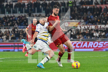 2022-02-19 - Giovanni Simeone (Hellas Verona FC) Bryan Cristante (AS Roma) during the  Italian Football Championship League A 2021/2022 match between AS Roma vs Hellas Verona FC at the Olimpic Stadium in Rome  on 19 February 2021. - AS ROMA VS HELLAS VERONA FC - ITALIAN SERIE A - SOCCER