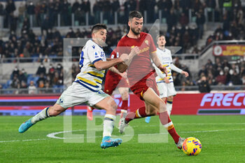 2022-02-19 - Giovanni Simeone (Hellas Verona FC) Bryan Cristante (AS Roma) during the  Italian Football Championship League A 2021/2022 match between AS Roma vs Hellas Verona FC at the Olimpic Stadium in Rome  on 19 February 2021. - AS ROMA VS HELLAS VERONA FC - ITALIAN SERIE A - SOCCER