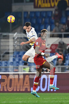2022-02-19 - Nicolo' Casale (Hellas Verona FC) Tammy Abraham (AS Roma) during the  Italian Football Championship League A 2021/2022 match between AS Roma vs Hellas Verona FC at the Olimpic Stadium in Rome  on 19 February 2021. - AS ROMA VS HELLAS VERONA FC - ITALIAN SERIE A - SOCCER