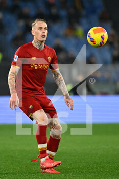 2022-02-19 - Rick Karsdorp (AS Roma) during the  Italian Football Championship League A 2021/2022 match between AS Roma vs Hellas Verona FC at the Olimpic Stadium in Rome  on 19 February 2021. - AS ROMA VS HELLAS VERONA FC - ITALIAN SERIE A - SOCCER