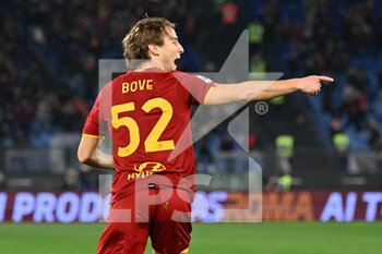 2022-02-19 - Edoardo Bove (AS Roma) during the  Italian Football Championship League A 2021/2022 match between AS Roma vs Hellas Verona FC at the Olimpic Stadium in Rome  on 19 February 2021. - AS ROMA VS HELLAS VERONA FC - ITALIAN SERIE A - SOCCER