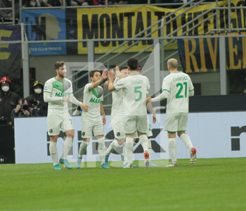 2022-02-20 - Sassuolo team celebrating the second goal during the Italian Serie A football match between FC Inter and Sassuolo Calcio on February 20, 2022 at San Siro - Giuseppe Meazza stadium in Milano , Italy - INTER - FC INTERNAZIONALE VS US SASSUOLO - ITALIAN SERIE A - SOCCER