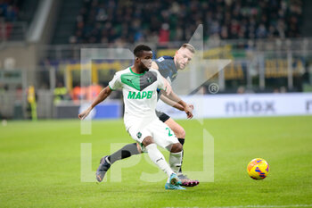 2022-02-20 - Hamed Junior Traore of US Sassuolo during the Italian Serie A football match between FC Inter and Sassuolo Calcio on February 20, 2022 at San Siro - Giuseppe Meazza stadium in Milano , Italy - INTER - FC INTERNAZIONALE VS US SASSUOLO - ITALIAN SERIE A - SOCCER