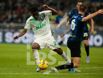 2022-02-20 - Hamed Junior Traore of US Sassuolo during the Italian Serie A football match between FC Inter and Sassuolo Calcio on February 20, 2022 at San Siro - Giuseppe Meazza stadium in Milano , Italy - INTER - FC INTERNAZIONALE VS US SASSUOLO - ITALIAN SERIE A - SOCCER