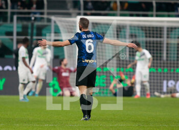 2022-02-20 - Stefan De Vrij of Inter  during the Italian Serie A football match between FC Inter and Sassuolo Calcio on February 20, 2022 at San Siro - Giuseppe Meazza stadium in Milano , Italy - INTER - FC INTERNAZIONALE VS US SASSUOLO - ITALIAN SERIE A - SOCCER