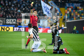 2022-02-20 - The referee of the match Luca Massimi shows yellow card to Udinese's Tolgay Arslan after the foul on Lazio's Mattia Zaccagni - UDINESE CALCIO VS SS LAZIO - ITALIAN SERIE A - SOCCER