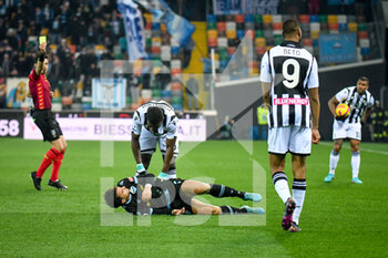 2022-02-20 - The referee of the match Luca Massimi shows yellow card to Udinese's Jean-Victor Makengo after a foul on Lazio's Felipe Anderson - UDINESE CALCIO VS SS LAZIO - ITALIAN SERIE A - SOCCER