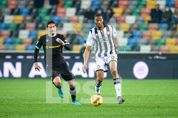 2022-02-20 - Udinese's Beto Betuncal hindered by Lazio's Danilo Cataldi - UDINESE CALCIO VS SS LAZIO - ITALIAN SERIE A - SOCCER