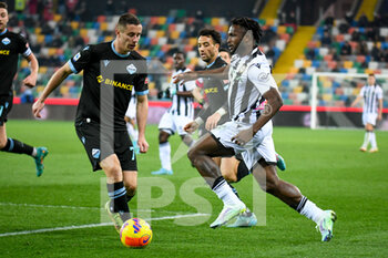 2022-02-20 - Udinese's Isaac Success in action hindered by Lazio's Adam Marusic - UDINESE CALCIO VS SS LAZIO - ITALIAN SERIE A - SOCCER
