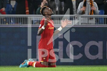 2022-03-05 - Tammy Abraham (AS Roma) celebrates after scoring the goal 1-0 during the  Italian Football Championship League A 2021/2022 match between AS Roma vs Atalanta BC at the Olimpic Stadium in Rome  on 05 March 2022. - AS ROMA VS ATALANTA BC - ITALIAN SERIE A - SOCCER