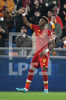 2022-03-05 - Tammy Abraham (AS Roma) celebrates after scoring the goal 1-0 during the  Italian Football Championship League A 2021/2022 match between AS Roma vs Atalanta BC at the Olimpic Stadium in Rome  on 05 March 2022. - AS ROMA VS ATALANTA BC - ITALIAN SERIE A - SOCCER