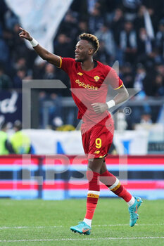 2022-03-20 - Tammy Abraham of Roma celebrates after scoring 1-0 goal during the Italian championship Serie A football match between AS Roma and SS Lazio on March 20, 2022 at Stadio Olimpico in Rome, Italy - AS ROMA VS SS LAZIO - ITALIAN SERIE A - SOCCER
